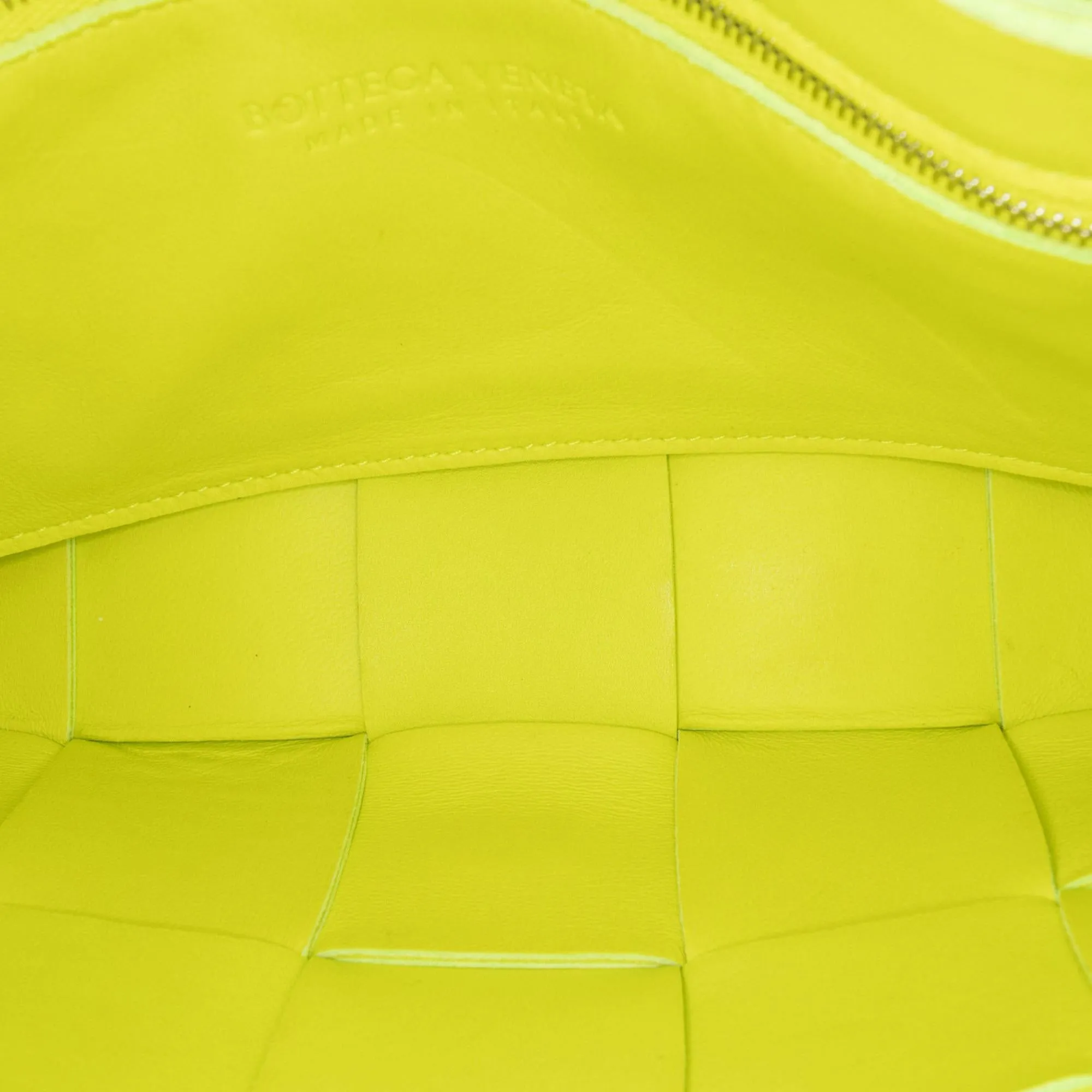 Bottega Veneta Intrecciato Cassette Crossbody (SHG-0qIG2c)