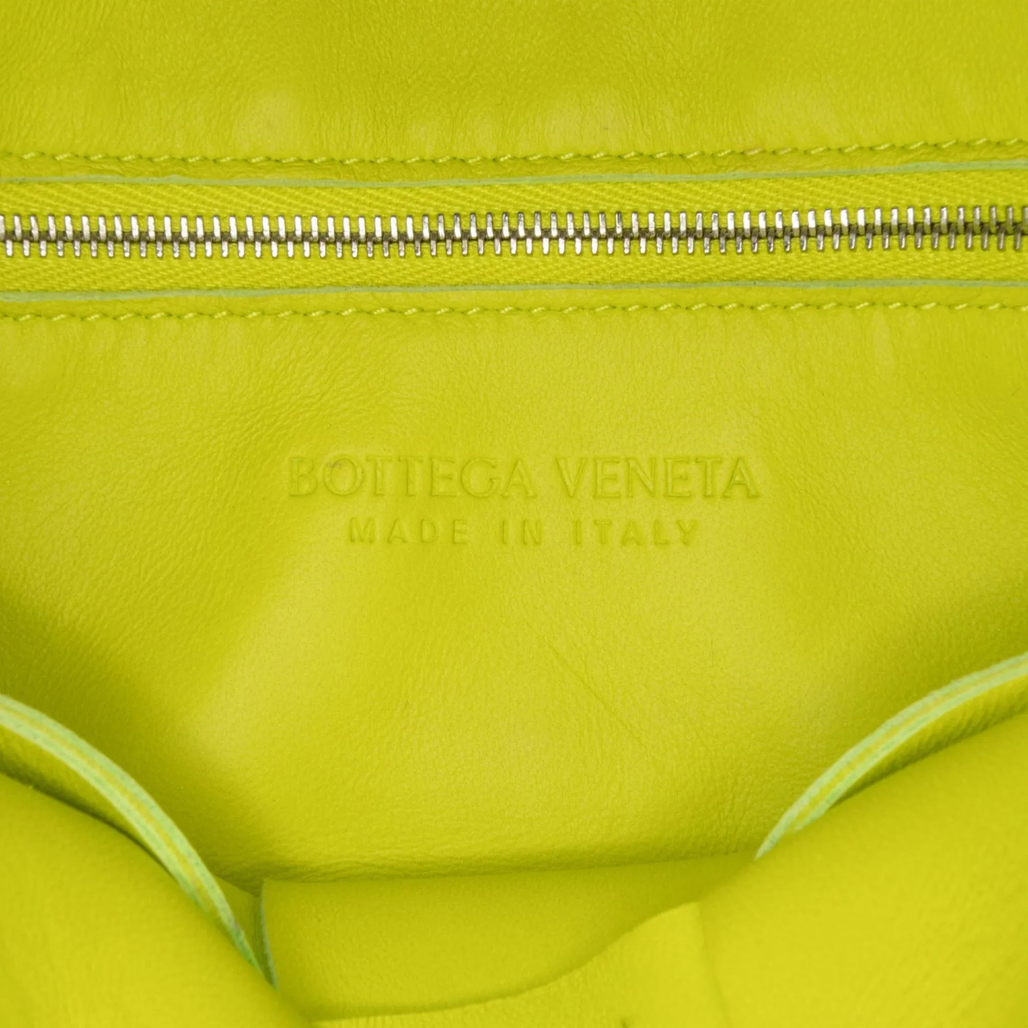 Bottega Veneta Intrecciato Cassette Crossbody (SHG-0qIG2c)