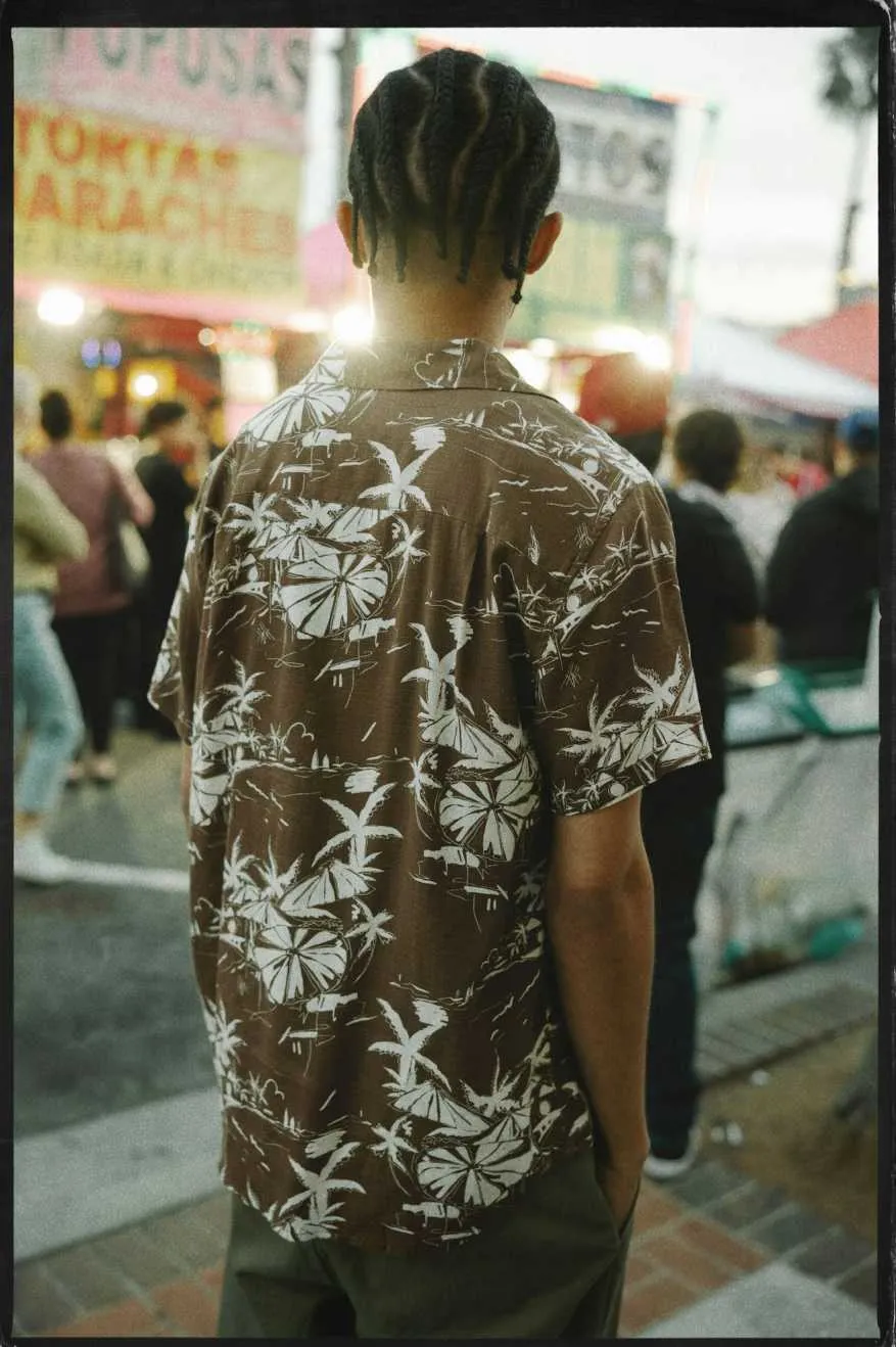 BRIXTON CHARTER SLUB S/S WOVEN - SEPIA UMBRELLA SCENE